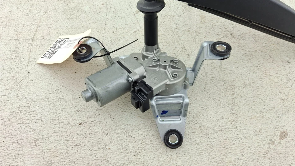 2018-2020 BUICK ENCLAVE REAR WIPER MOTOR / REAR WIPER OEM - Image 3 of 4