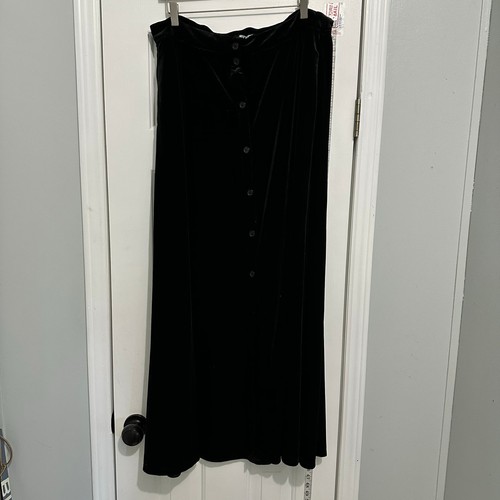 Hot Topic size 2 2x Black Velvet Button-Front Maxi Skirt Plus Size - Picture 5 of 12