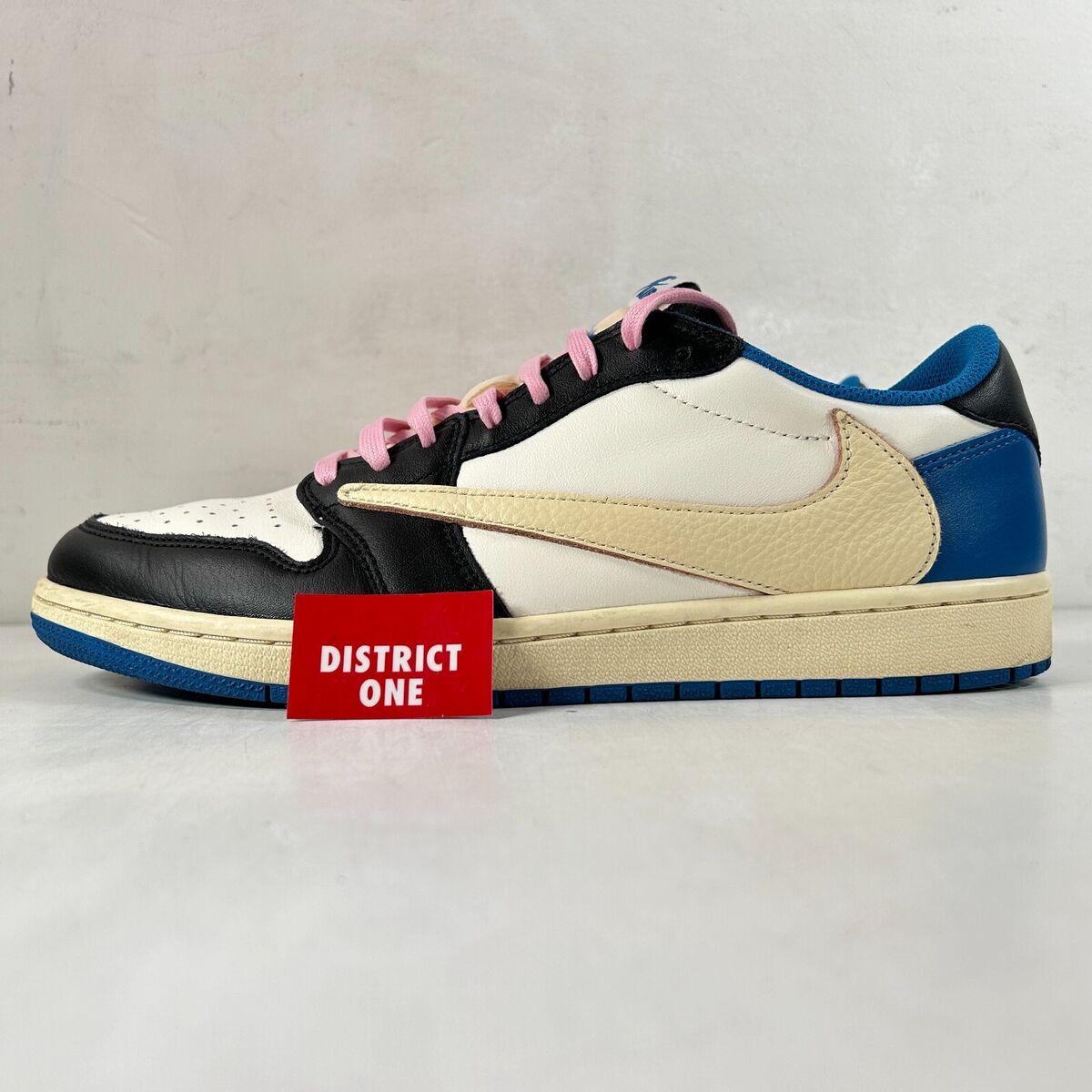 Fragment Design x Travis Scott x Air Jordan 1 Retro Low Fragment Design x Travis Scott x Air Jordan 1 Retro Low