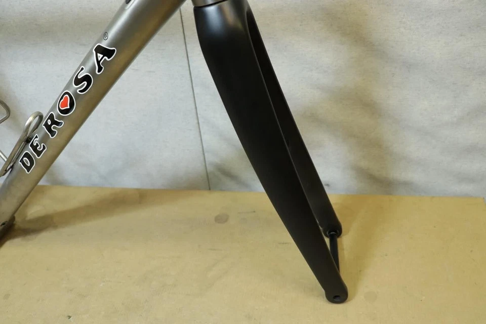 DE ROSA ANIMA Marco Titanio 51 Tija de Sillín Titanio y Jaula para Botellas incluidas Foto 4 de 4