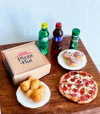 1:12 Pizza Hut slices miniature to-go box Cheese shaker drumstick cinnamon rolls