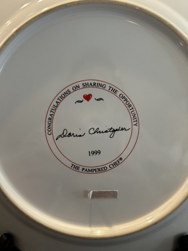 Pampered Chef 1999 Doris Christopher-"Congratulations on Sharing" 8.75” Plate - Picture 3 of 4