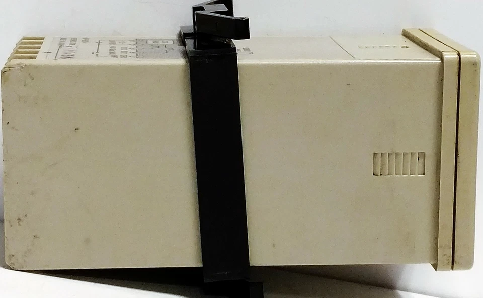 Keyence AP-81A Digital Pressure Sensor with LED Display - Image 3 of 3