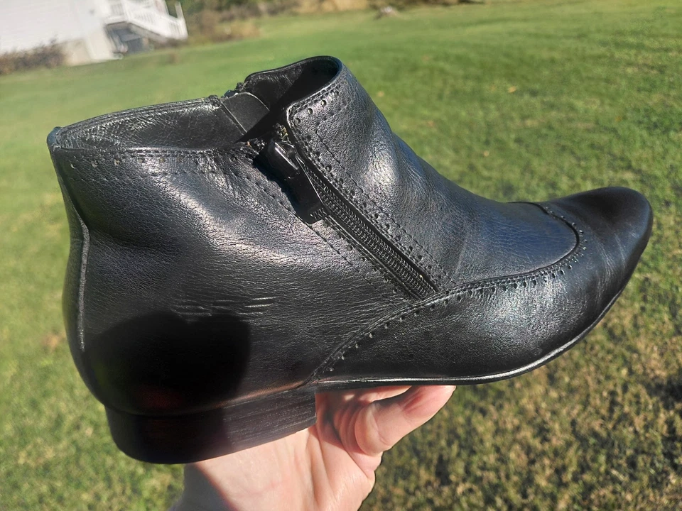 Botines Giorgio Armani. Espectacular. Prístino. 46/12,5 negro. Precio de venta sugerido por el fabricante $1,200 Foto 4 de 4