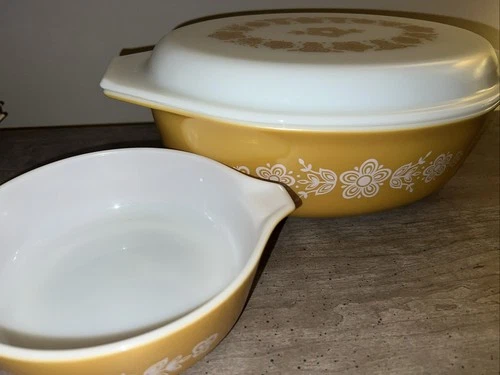 Two Vintage Pyrex Baking Tray Bowls/dishes/pots Yellow/white 13” Ovenware w/lid