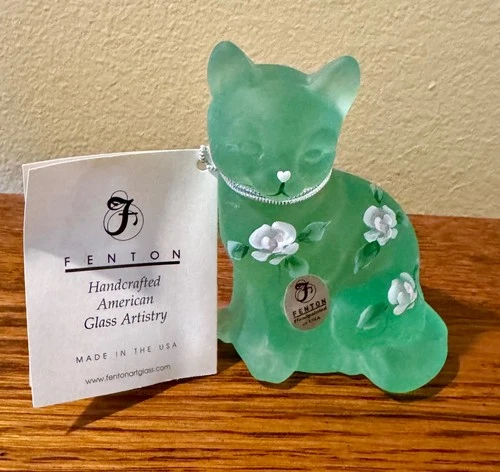 Fenton Heirloom Rose Green Opalescent Cat signed Scott Fenton & artist D Wright