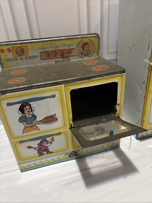 Vintage Wolverine Snow White Tin Litho Toy Kitchen Stove & Fridge