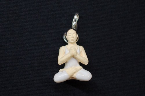 Yoga Donna Posizione Del Loto Pendente Miniblings Buddhismo Meditazione Ceramica - Picture 3 of 4