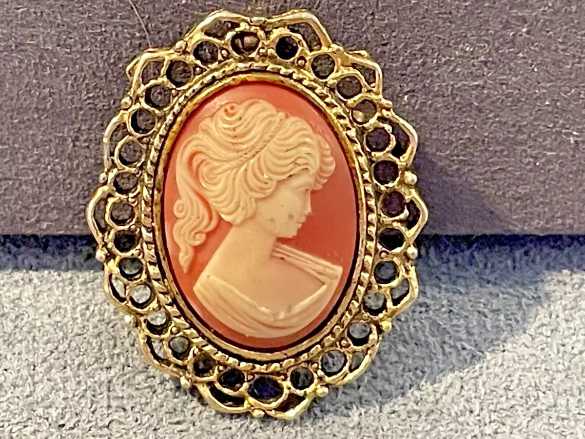 Vintage Peri Cameo with Filigree Boarder Brooch with a pendant