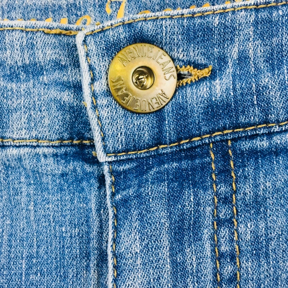 Womens 26 Avenue Jeans Denim Shorts Medium Blue Wash 10" Inseam - Image 3 of 4