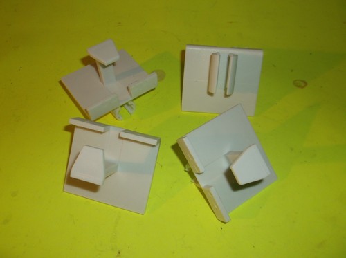 (4) ACCORDION HURRICANE SHUTTER HOLDBACK CLIPS FITS IN TRACK (WHITE) - 第 1/1 張圖片