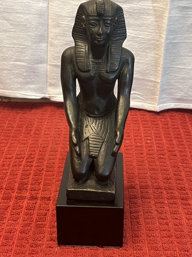 Egyptian King kneeling Sculpture Statue Museum Reproduction Museum Pieces inc - Picture 15 of 15