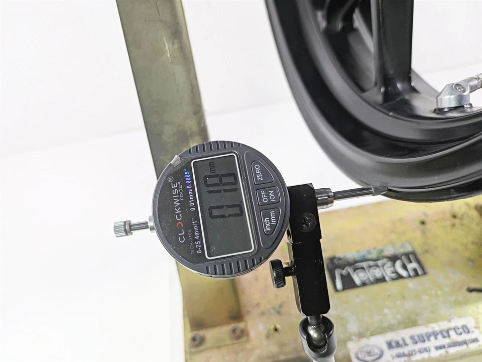 Llanta delantera recta Ducati Streetfighter 848 2012 17x3,5 Enkei 50121301AB Foto 2 de 4