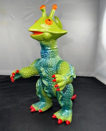 MARUSAN 9" GUILALA 1967 The X From Outer Space VIDEO DISPLAY STAND Godzilla RARE - Picture 8 of 8