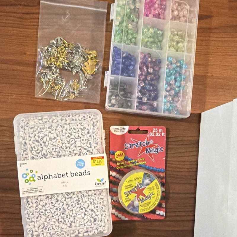 Bead Design Co. White Alphabet Beads 1 lb + Stretch Magic Cord 1mm 25m + Charms