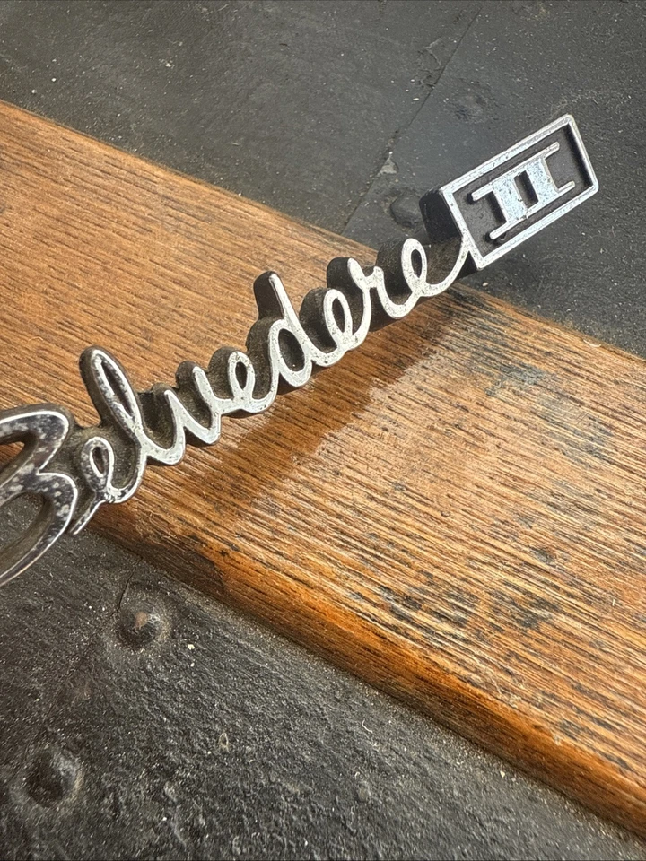 1967 Plymouth BELVEDERE II эмблема перчаточный ящик двери 67 товар #2661626 - Изображение 4 из 4