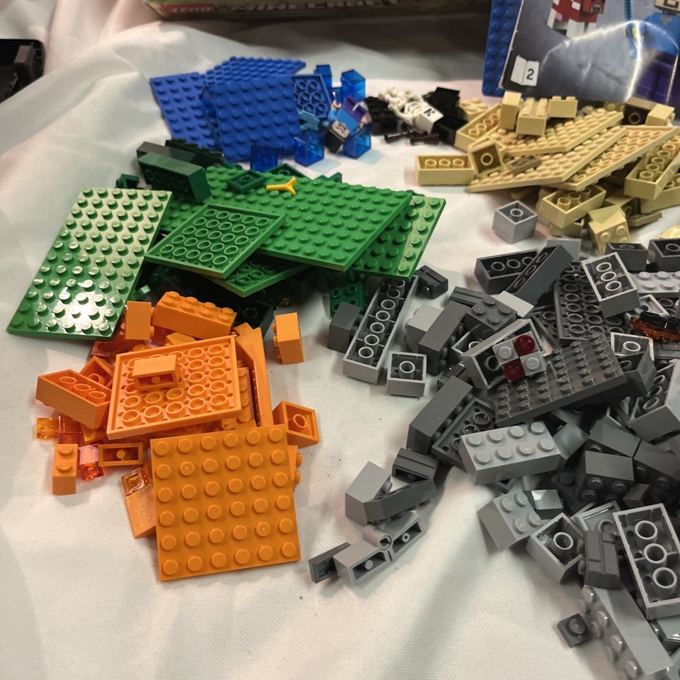 Parts Only. Lego Minecraft Crafting Box. 21116. 2 Manuals