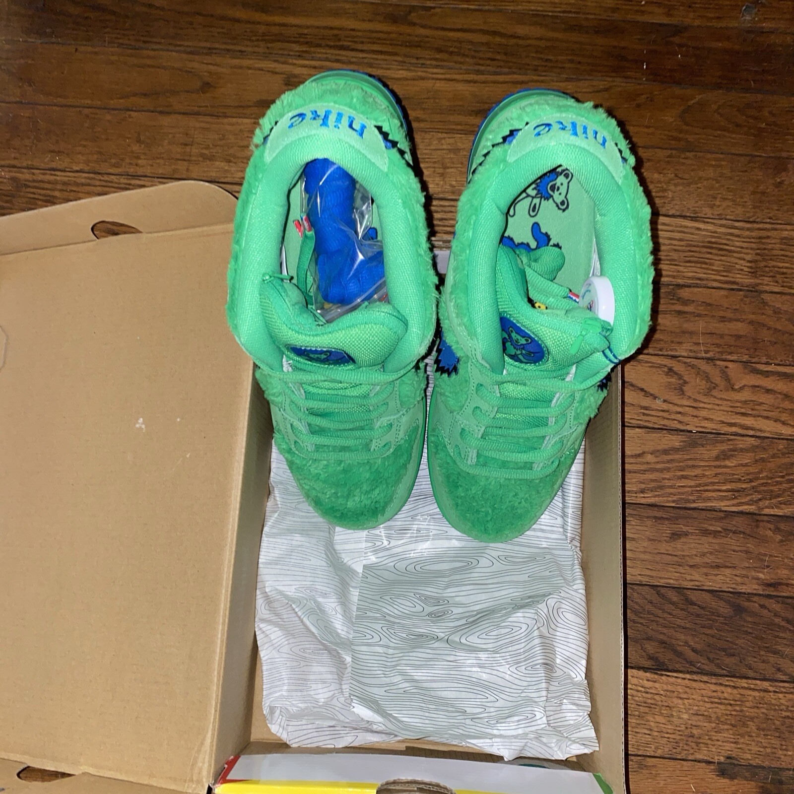 Size 10.5 - Nike SB Dunk Low x Grateful Dead Green Bear 2020 image 4