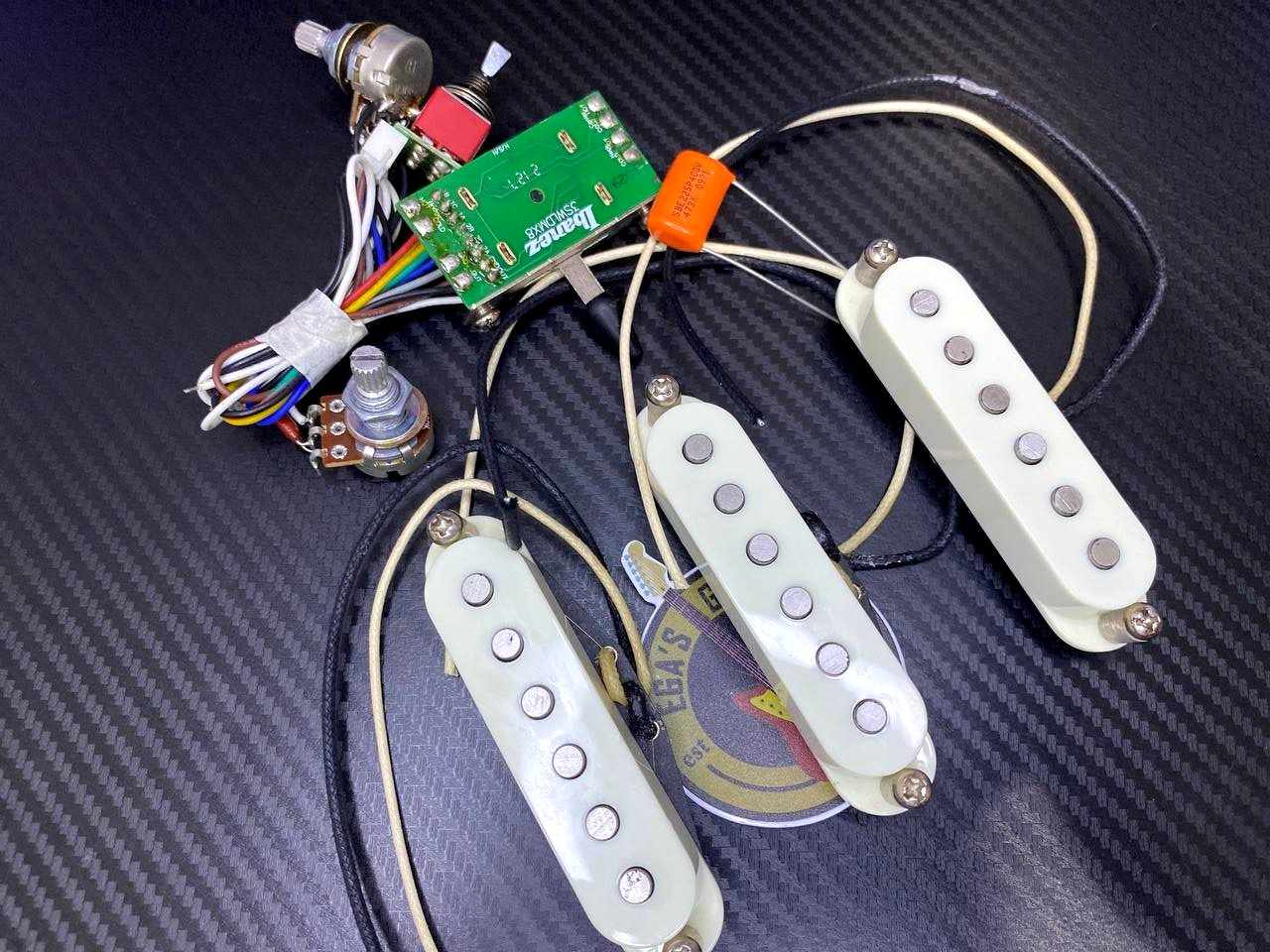 Suhr V60LP - Low Peak Single Coil Pickup Set Parchment & Ibanez Dynamix8 switch