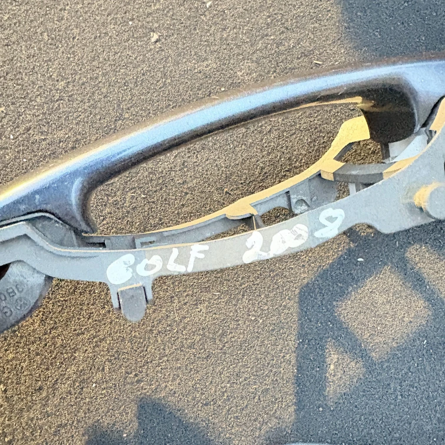 Volkswagen Golf 2009 donor marking on exterior door handle
