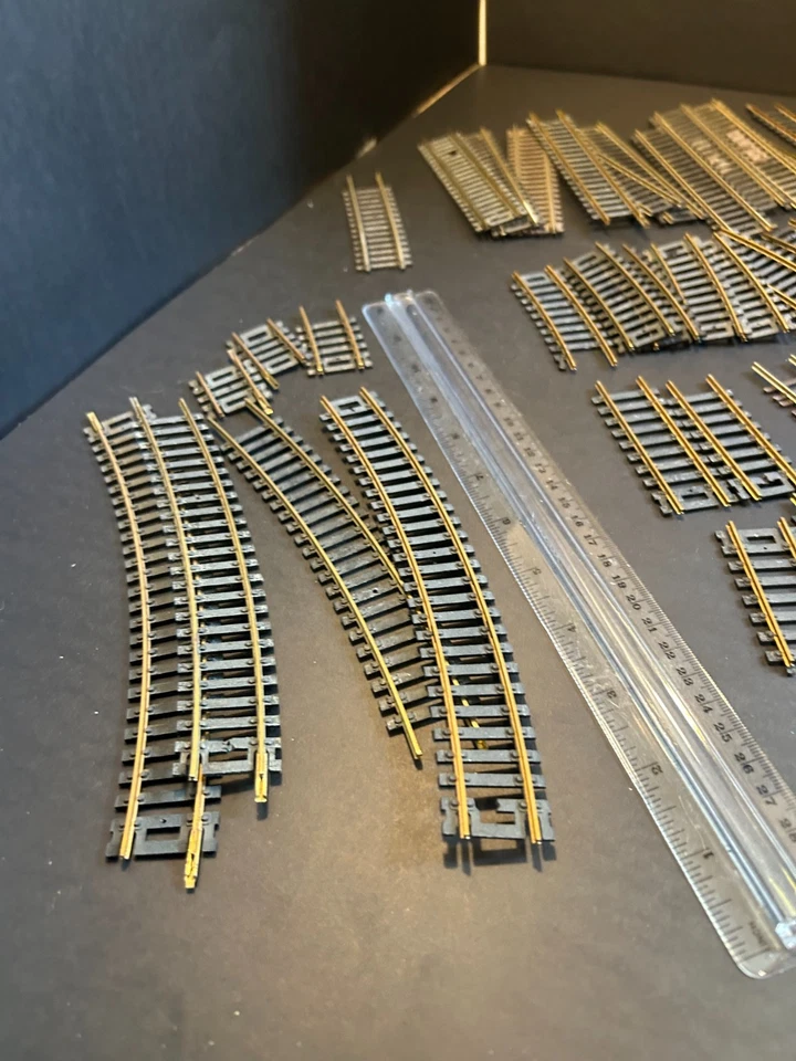 Lot of 60+ Vintage HO Track  Tyco Variety Short Curves and Straight Combine Ship - Image 2 of 4