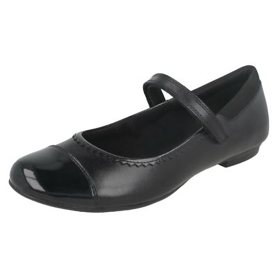 Mädchen Bootleg von Clarks Lack Zehenkappe Schulschuhe ''Tizz Ace''
