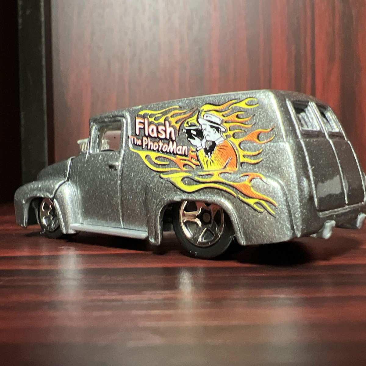 1999 HOT WHEELS '56 FORD VAN - Flash the Photo Man 1/64 | eBay