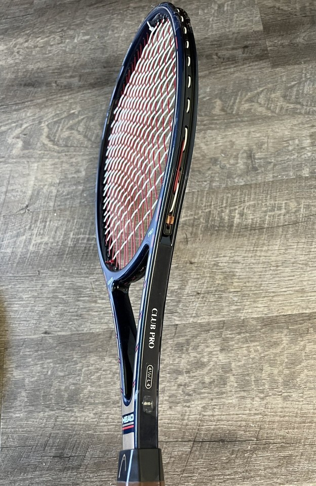 Raquette de tennis des années 80 - France