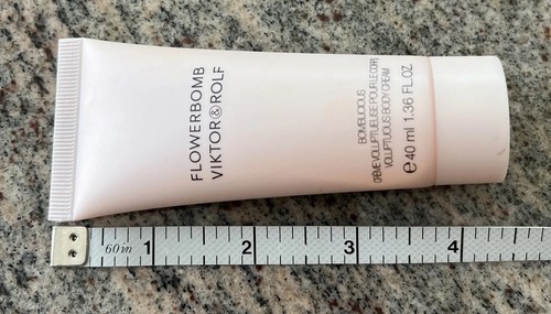 Women’s Flowerbomb Viktor & Rolf Bomblicious Voluptuous Body Cream 40 Ml/1.36 Oz - Picture 4 of 5