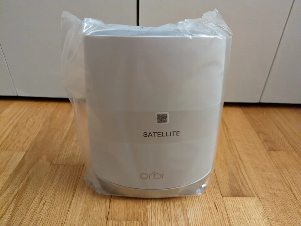 *New* NETGEAR Orbi RBS750 Add-on Satellite Tri-Band Wireless Mesh WiFi 6 AX4200 - Image 2 of 3