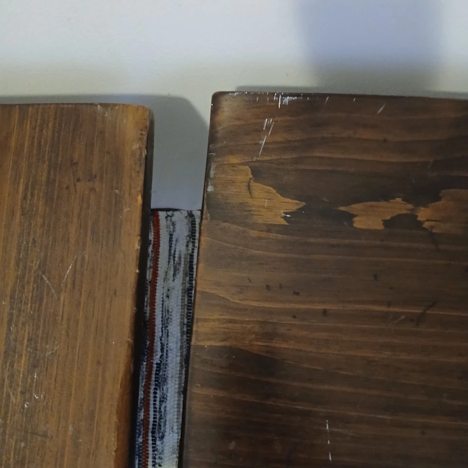 Par de mesas auxiliares Ethan Allen Old Tavern pedestal cuadrado de pino envejecido Foto 4 de 4