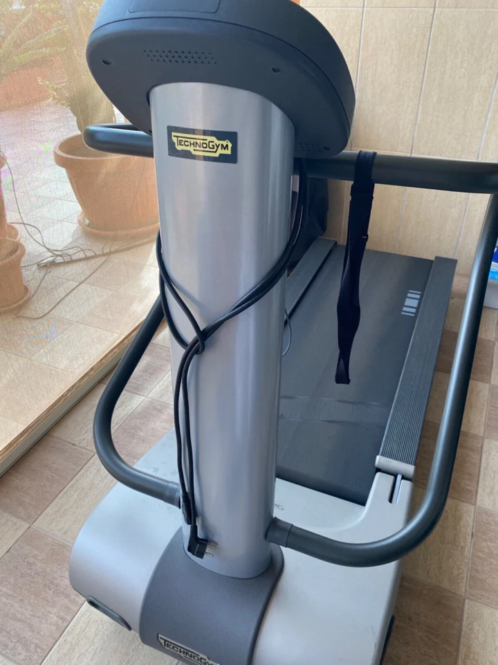 Bellissimo Tapis Roulant Technogym - Immagine 3 di 4