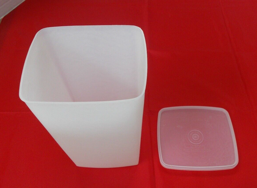 Vintage Tupperware Storage Container #313 With a #310 Lid 4-7/8" x 4-1/4" x 8" - Picture 2 of 4