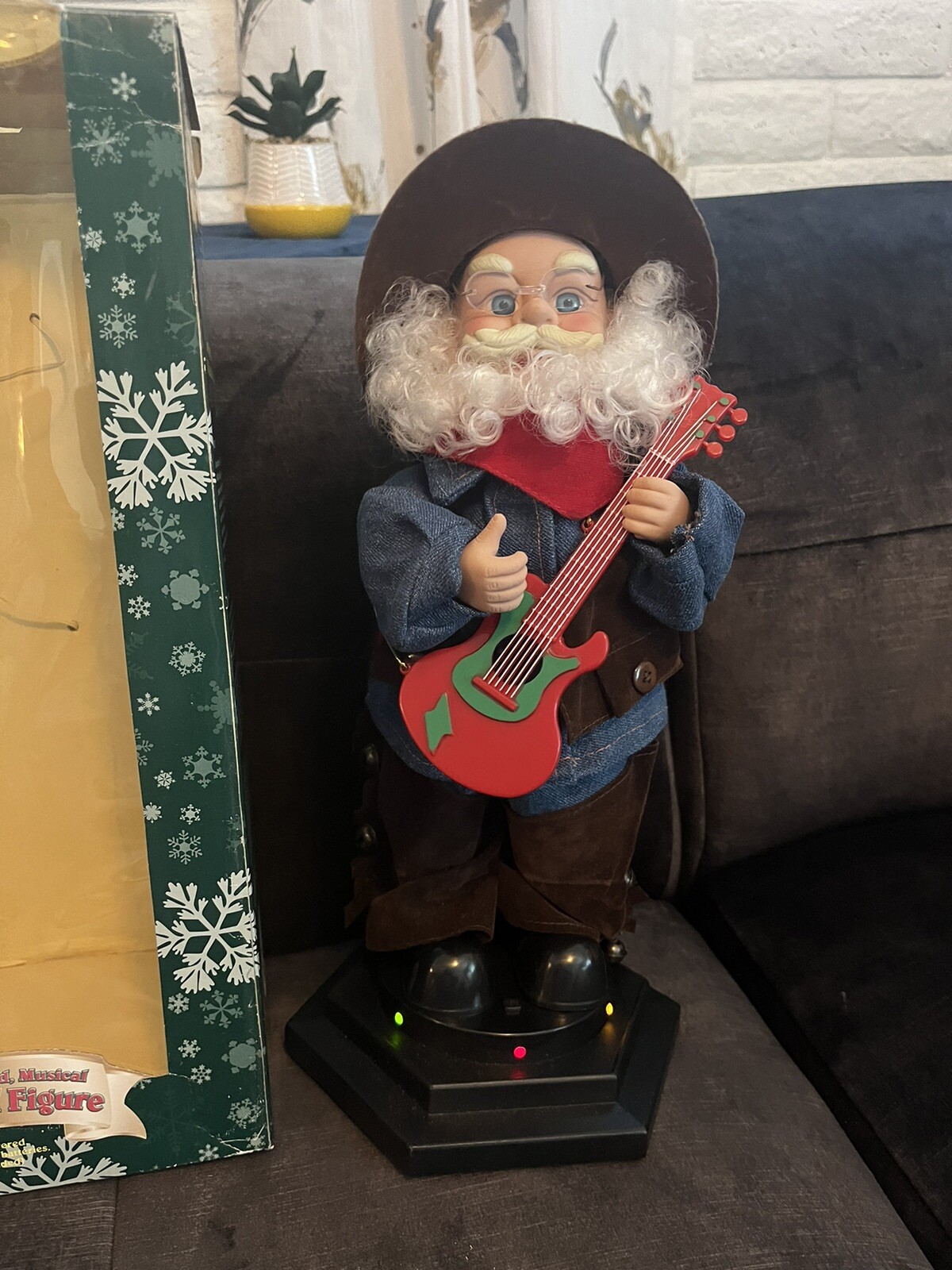 Christmas International 14” Animated Singing Santa Clause W/ Guitar- Works
