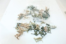 Vintage Plastic Toy Green and Tan Figures Soldier Army Men Lot 2" Tall