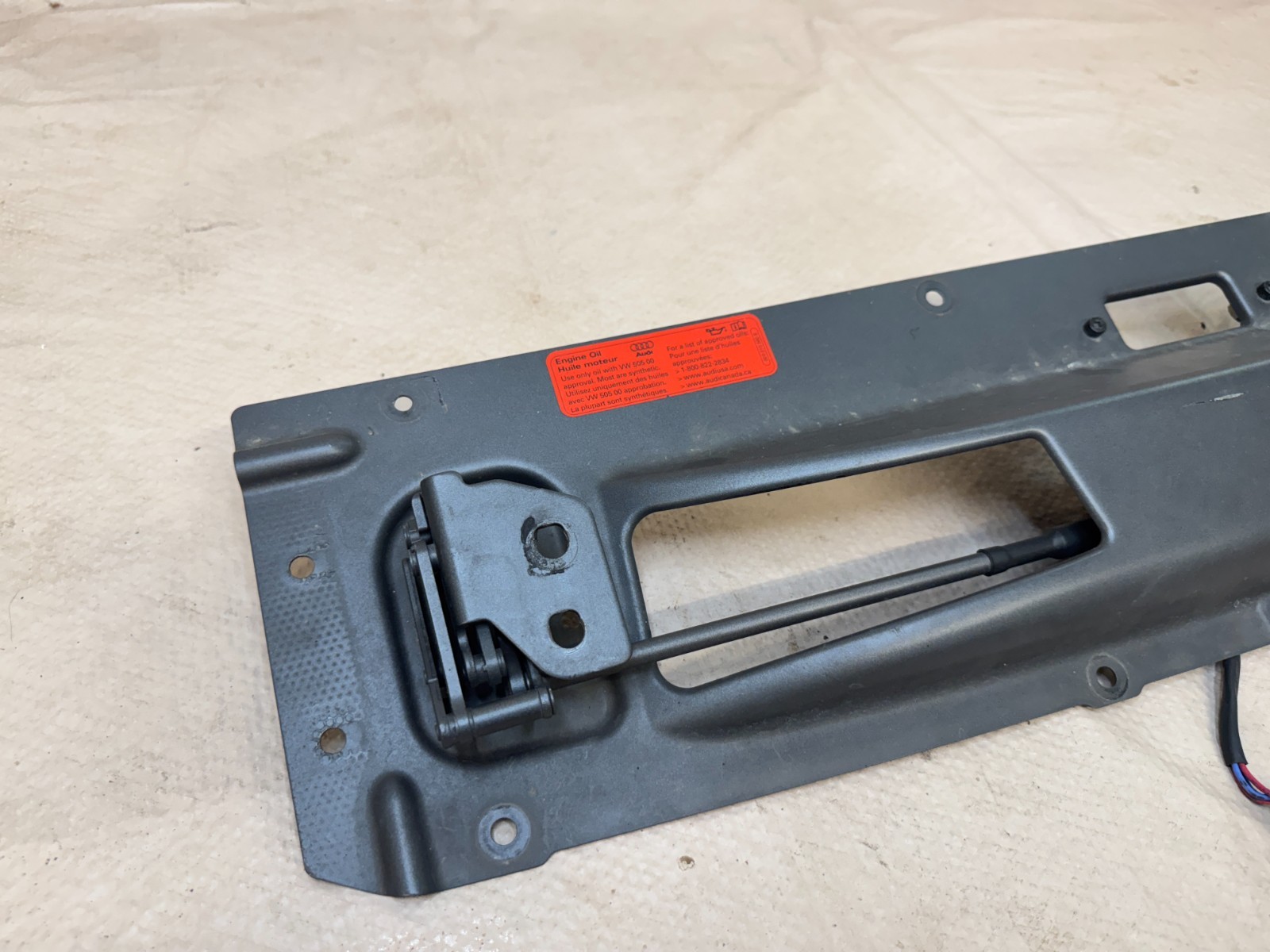 2015 AUDI R8 REAR SPOILER WING MOUNT BRACKET HINGE PANEL MOTOR ASSEMBLY OEM