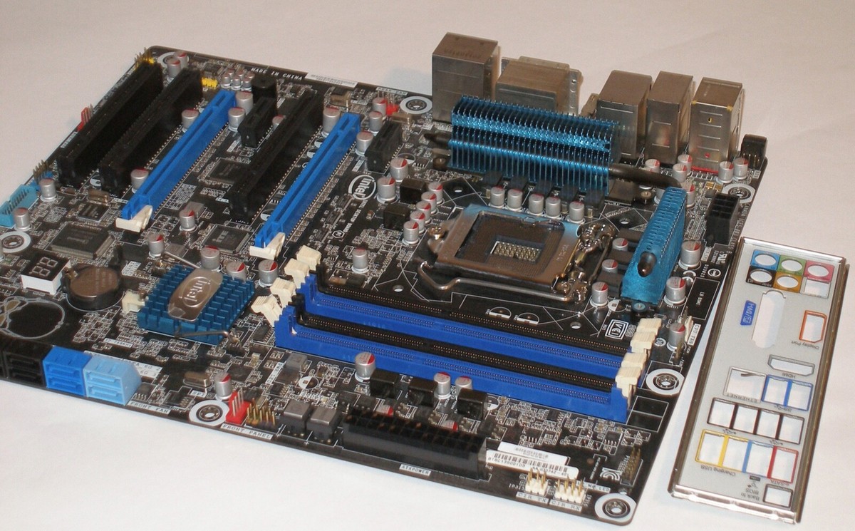 Intel DZ68BC Extreme Series Z68 LGA1155 ATX Motherboard I/O