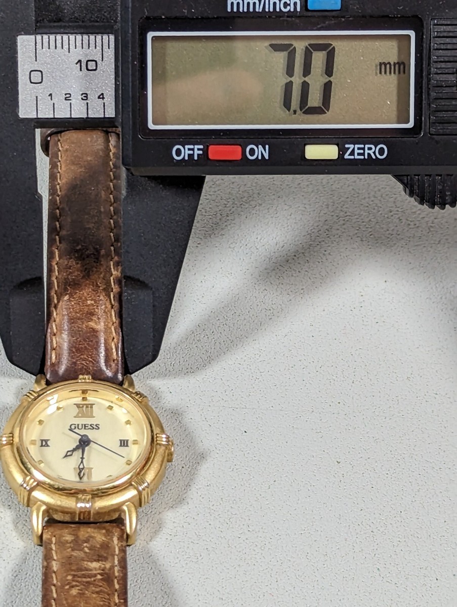 Vintage Guess 1996 Round Gold Tone Case Brown Leather Band  display picture 2