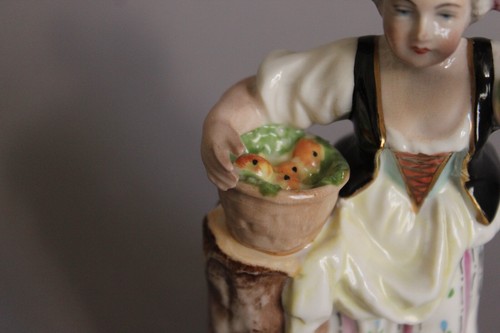 Karl Klette Porzellan Figur Frau Dame mit Obstkorb H 15 cm - Picture 6 of 10