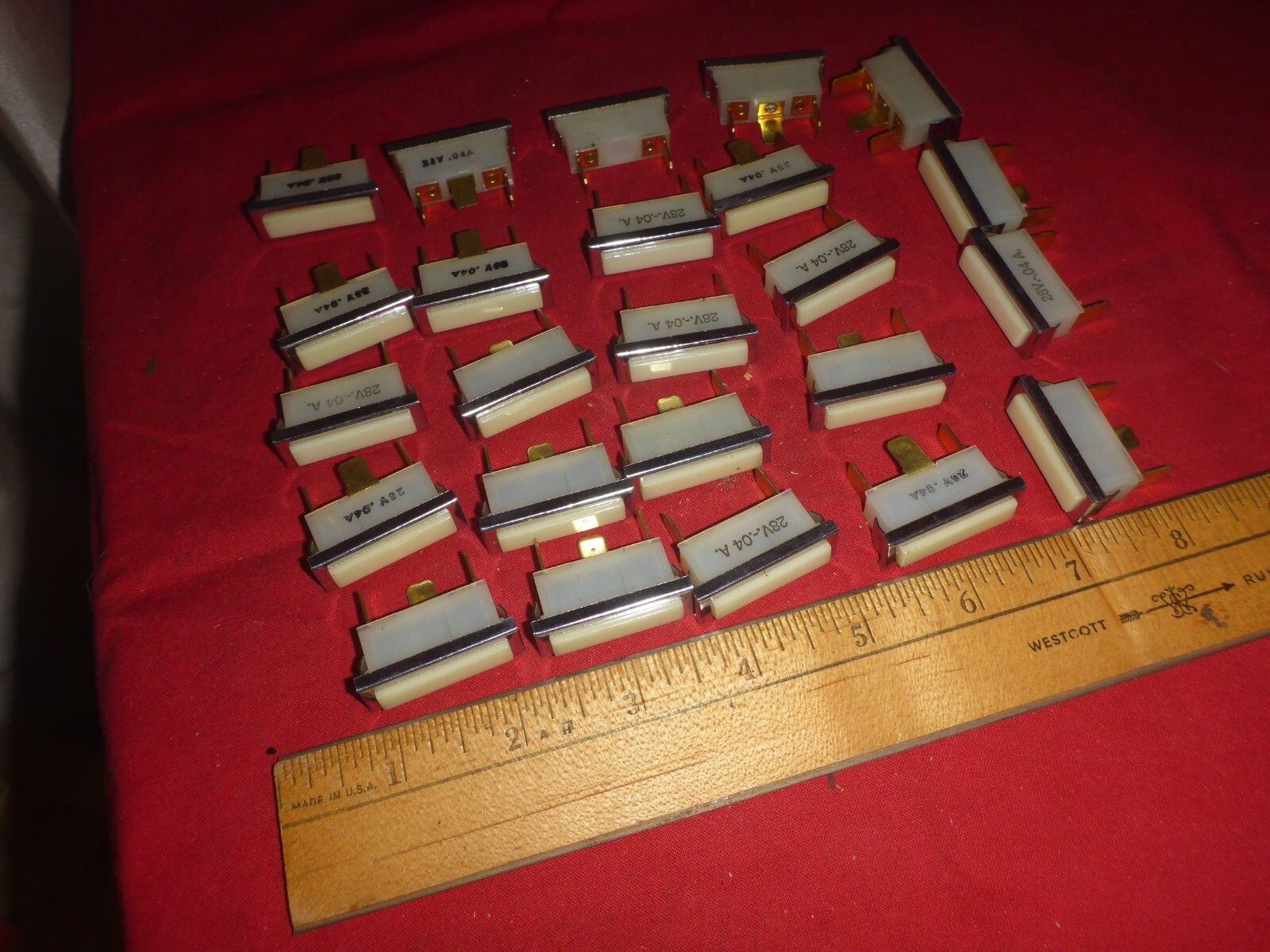 24 New Old Stock LEECRAFT 3100 RECTANGLE INDICATROR LIGHTS 125V 1/3W 28V .04 A.