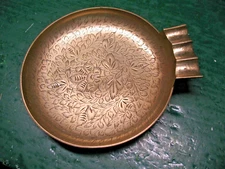VINTAGE  BRASS  ETCHED  FLORAL  CIGAR  PIPE ASHTRAY WORLD GIFT Z Y INDIA SUPER