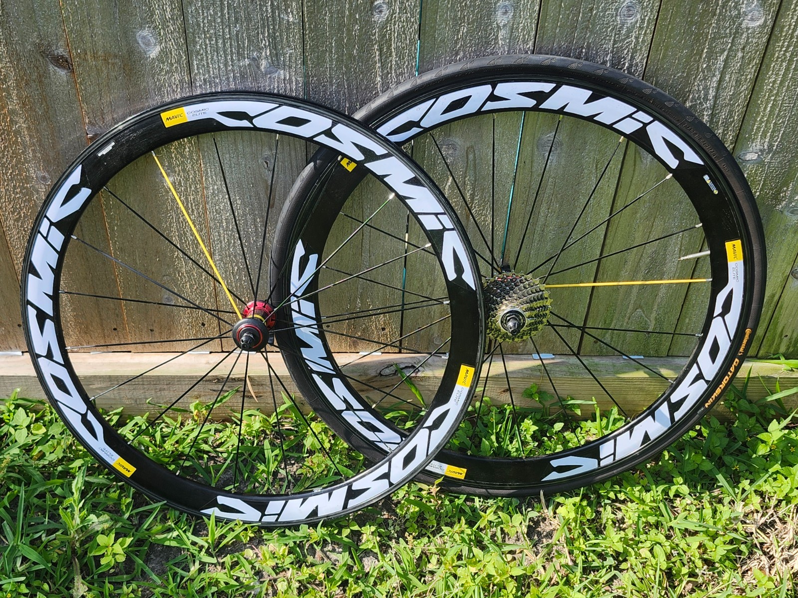 Mavic Cosmic Clincher Wheelset 700c Used (back wheel has con