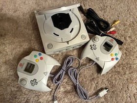 SEGA Dreamcast Console White HKT-3020 Console w/ Cables & Two Controllers