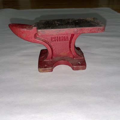 VINTAGE RED METAL ANVIL MARKED CHINA WEIGHS 1 LB 14 OUNCES 2 1/2'' TALL 5 1/4'' L