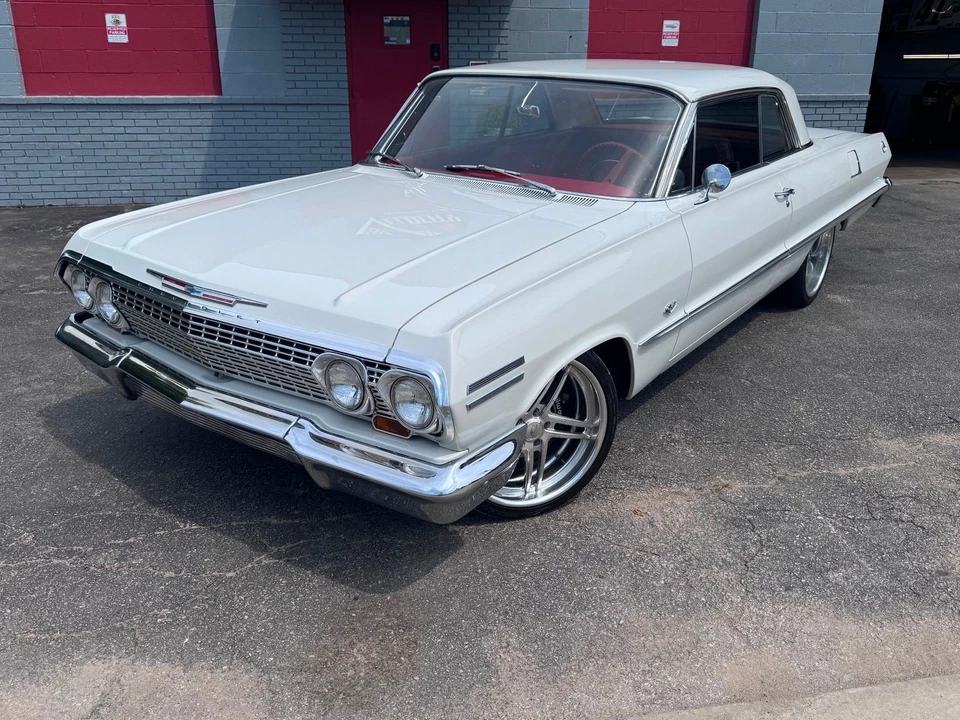 Chevrolet Impala 1963 RestoMod Foto 2 de 4