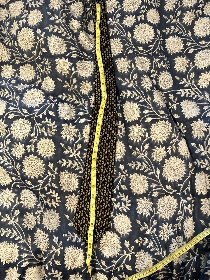 Corbata Gianfranco Ruffini 100% Seda Hecha en Italia Negra y Dorada Geométrica Usada en Excelente Condición Foto 4 de 4