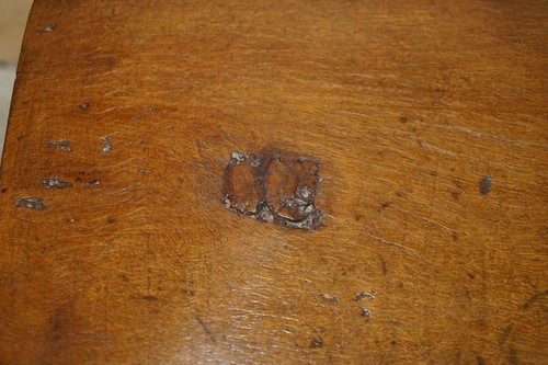 PRIMITIVE ANTIQUE 1740 SPANISH 18TH CENTURY THREE LEGGED BENCH OR COFFEE TABLE - Picture 12 of 20