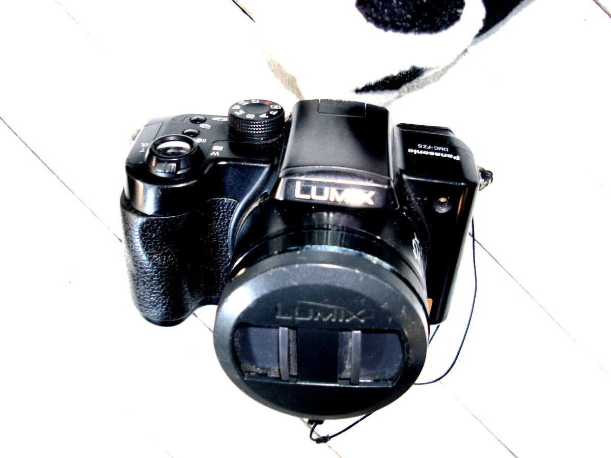 Panasonic Lumix DMC-FZ5 Digital Camera w/ Battery & 128MB Memory
