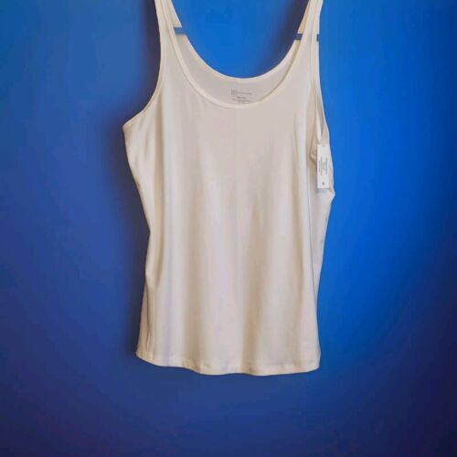 WOMAN'S WHITE SCOOP TANK TOP SIZE 3XL NEW