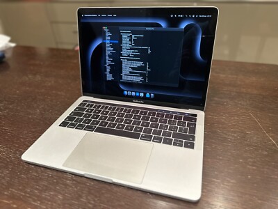 Apple MacBook Pro 13 in 2017 Space Gray/Intel Core i5 3.10 GHz, 256 GB 8 GB...